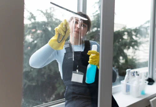 Nettoyage de vitres intérieures et extérieures aux Cluses